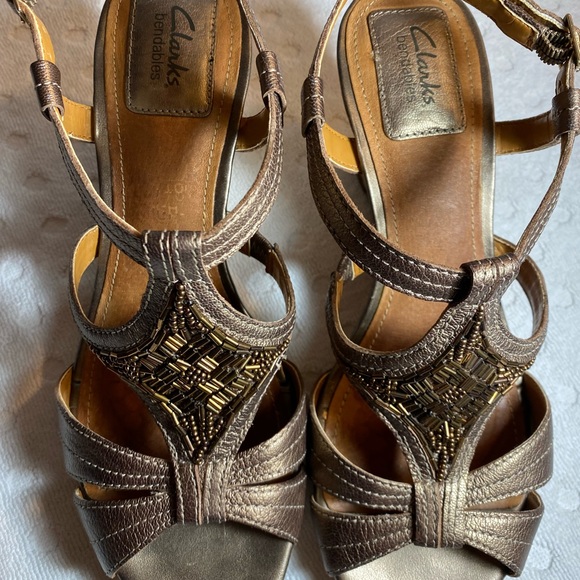Clarks Bendables Bronze Leather Fiddle Bridge Beaded Cork Wedge Sandals - Picture 5 of 16
